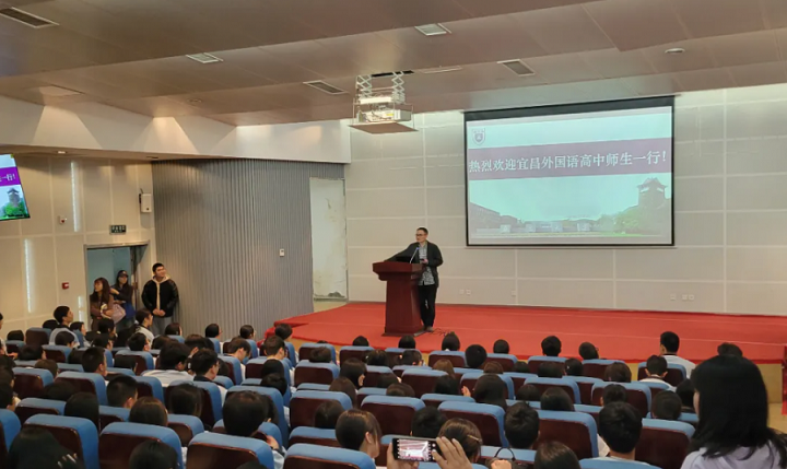 湖北省宜昌市外国语高中高二年级-南京大学研学之旅圆满成功